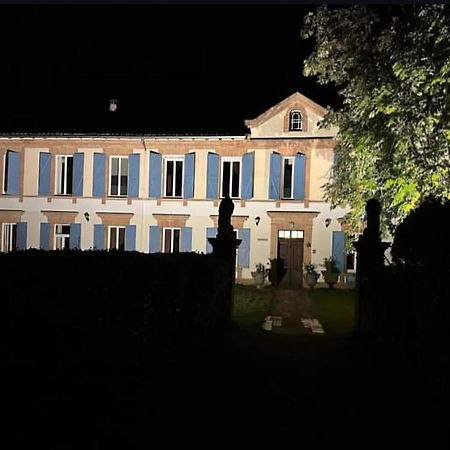 Le Manoir De Lisle Hotel Exterior photo