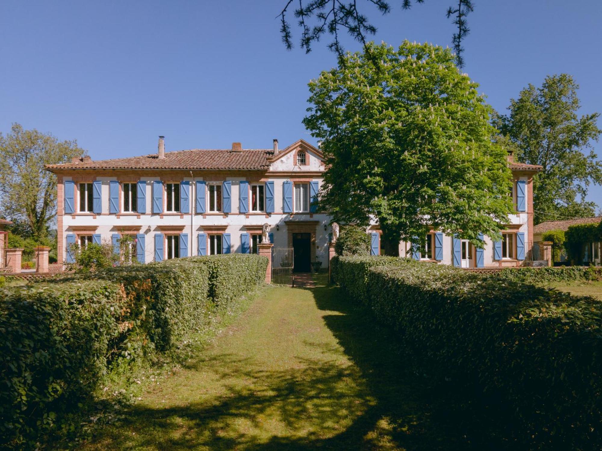 Le Manoir De Lisle Hotel Exterior photo