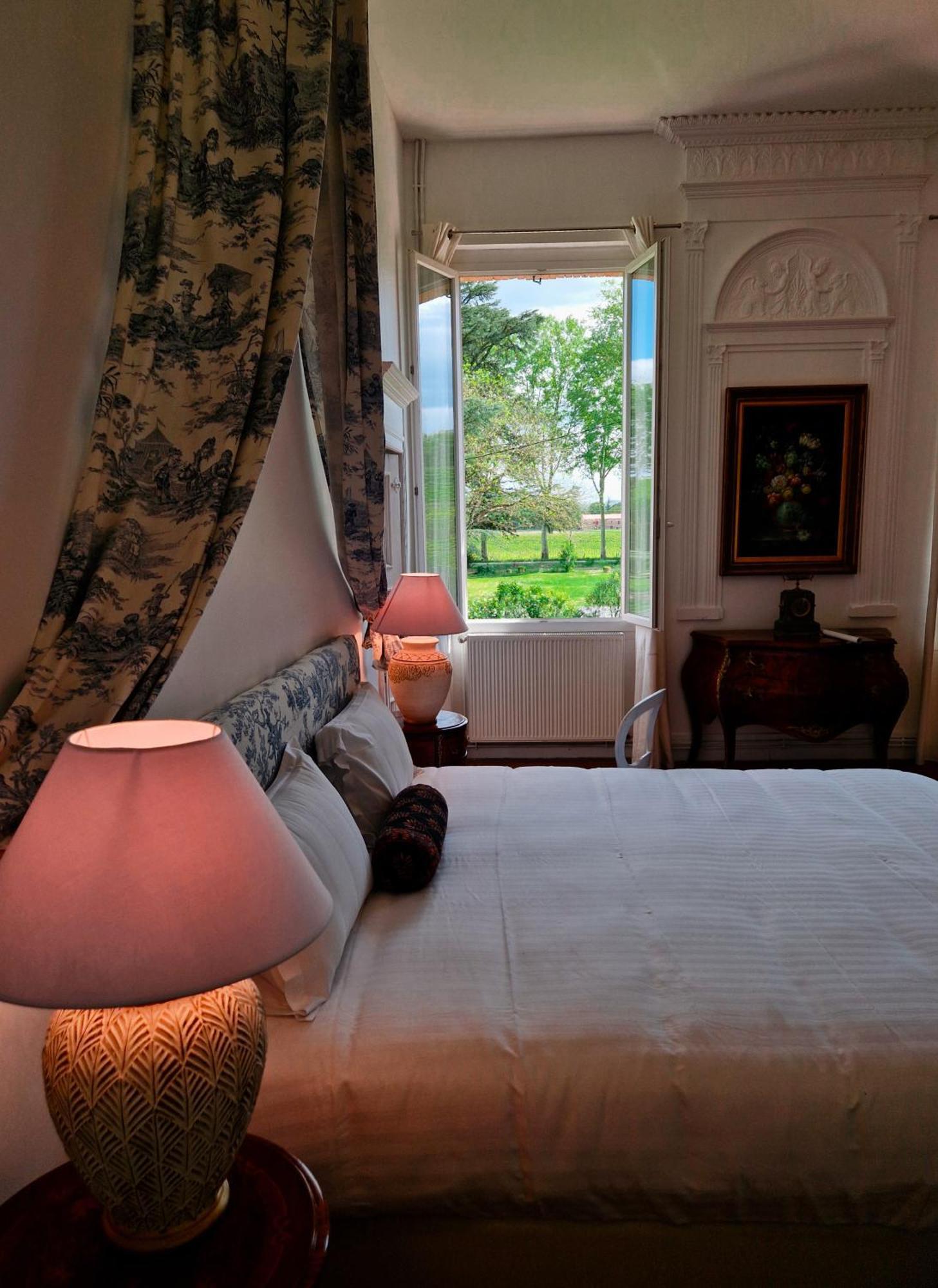 Le Manoir De Lisle Hotel Exterior photo