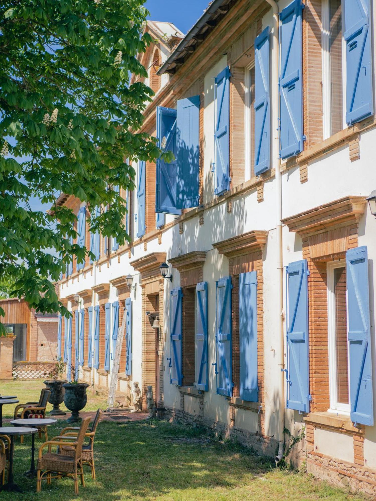 Le Manoir De Lisle Hotel Exterior photo