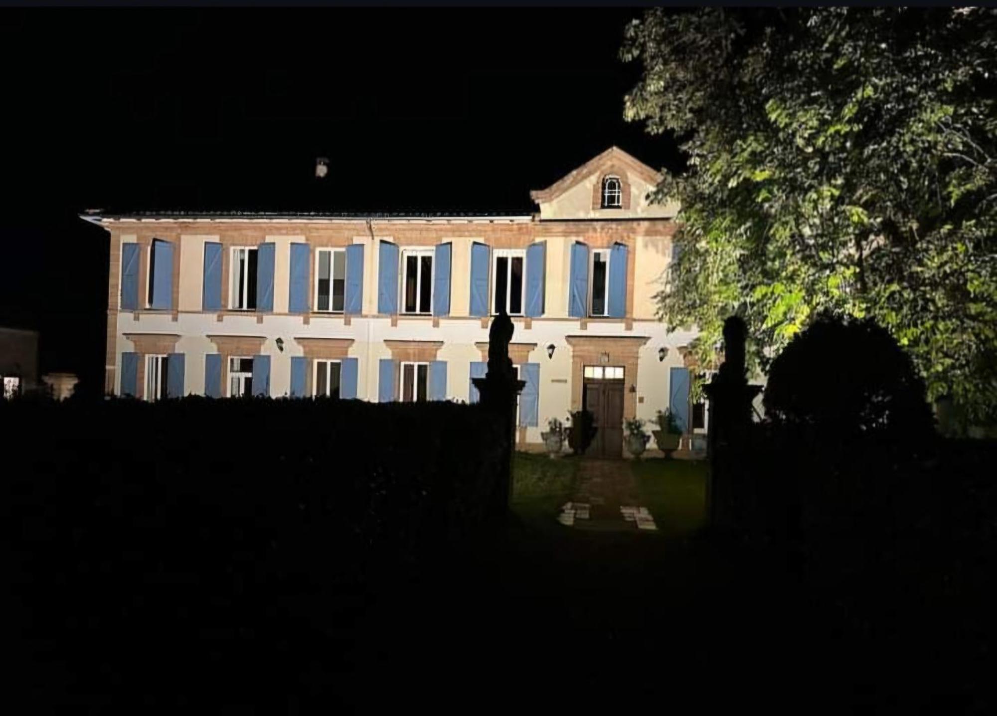 Le Manoir De Lisle Hotel Exterior photo